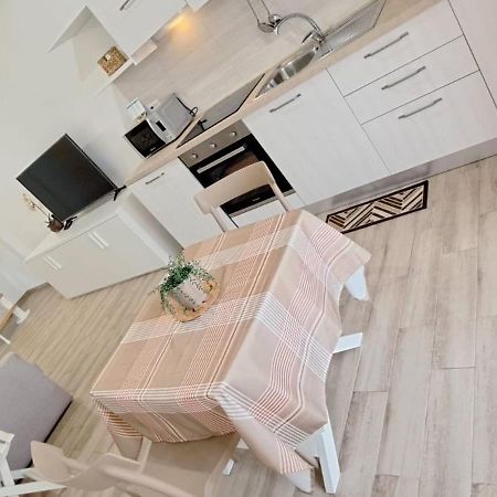 Suite Blanc Apartments - Monolocali Indipendenti Con Cucina E Bagno Privato - Check-In E Check-Out Con Codice In Autonomia H24 - Terrazza In Comune Guspini Exterior foto