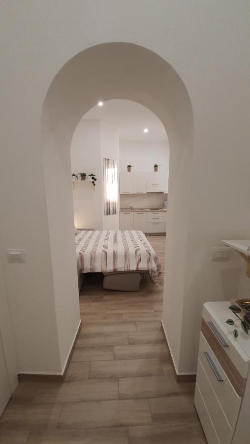 Suite Blanc Apartments - Monolocali Indipendenti Con Cucina E Bagno Privato - Check-In E Check-Out Con Codice In Autonomia H24 - Terrazza In Comune Guspini Exterior foto