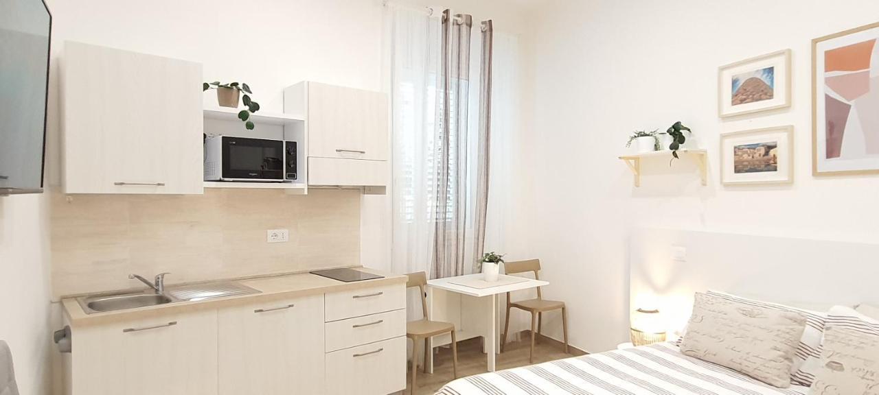 Suite Blanc Apartments - Monolocali Indipendenti Con Cucina E Bagno Privato - Check-In E Check-Out Con Codice In Autonomia H24 - Terrazza In Comune Guspini Exterior foto