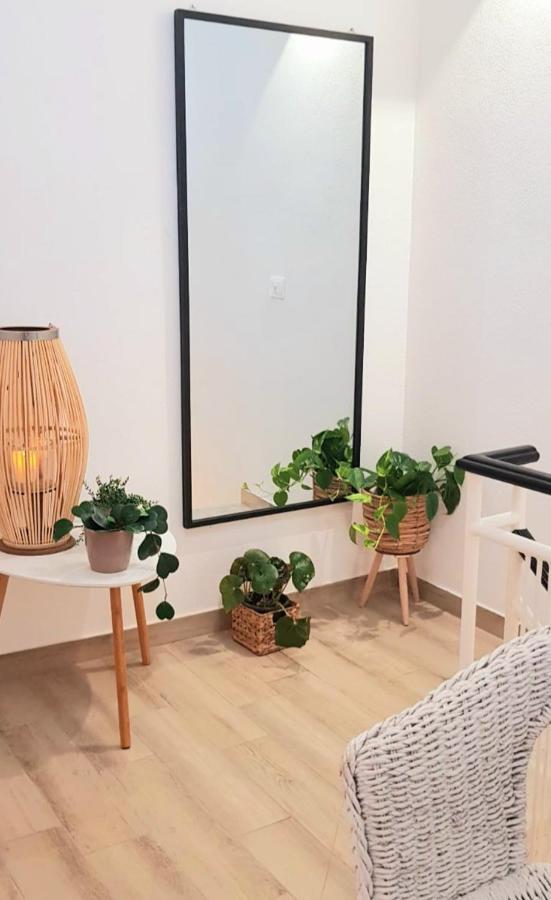 Suite Blanc Apartments - Monolocali Indipendenti Con Cucina E Bagno Privato - Check-In E Check-Out Con Codice In Autonomia H24 - Terrazza In Comune Guspini Exterior foto