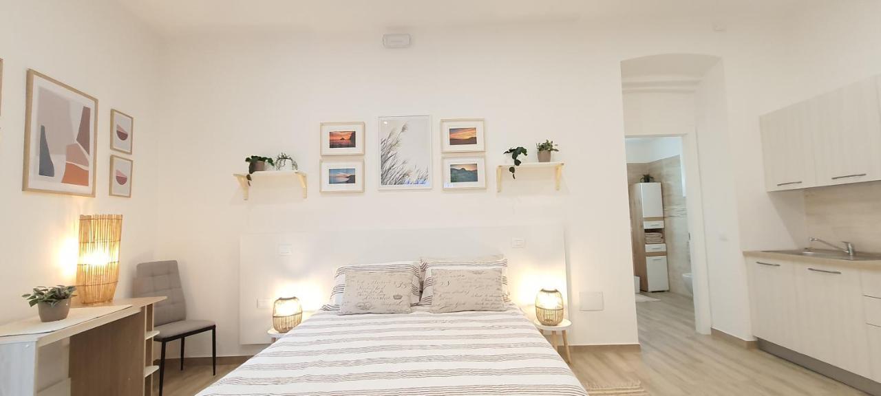 Suite Blanc Apartments - Monolocali Indipendenti Con Cucina E Bagno Privato - Check-In E Check-Out Con Codice In Autonomia H24 - Terrazza In Comune Guspini Exterior foto