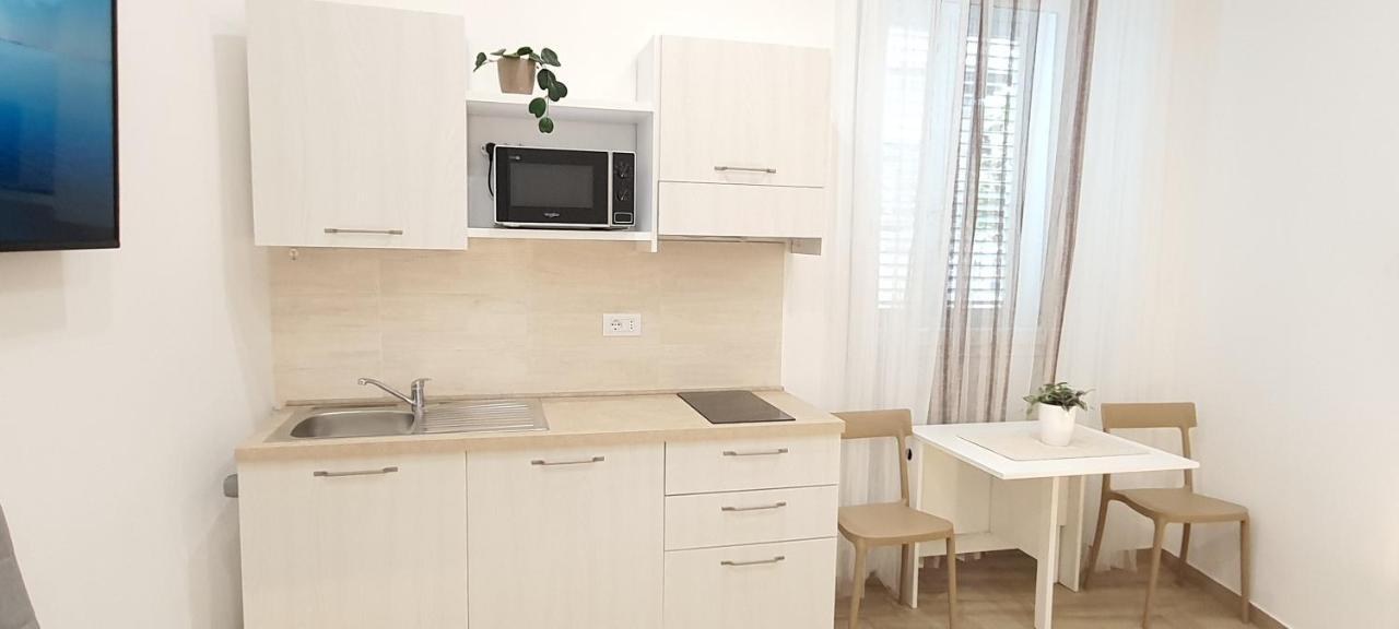 Suite Blanc Apartments - Monolocali Indipendenti Con Cucina E Bagno Privato - Check-In E Check-Out Con Codice In Autonomia H24 - Terrazza In Comune Guspini Exterior foto