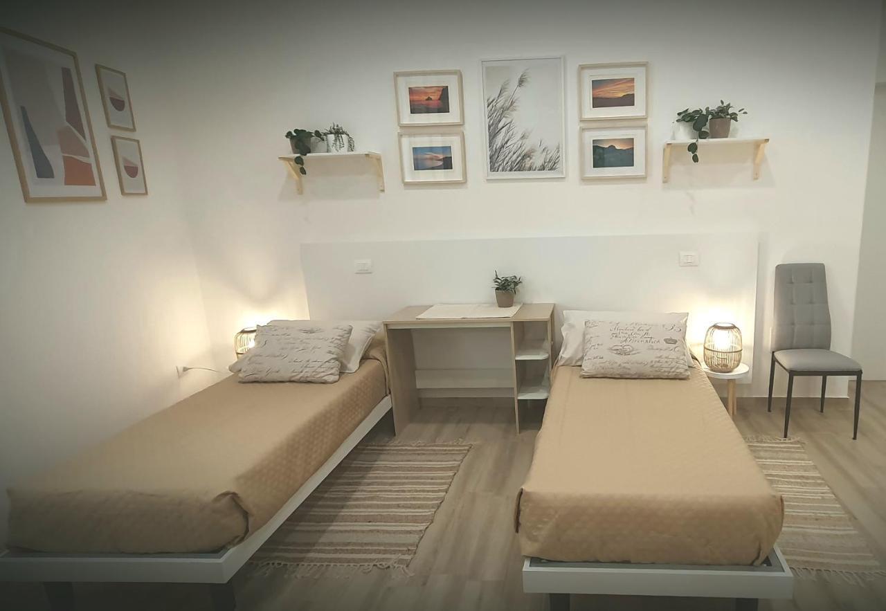 Suite Blanc Apartments - Monolocali Indipendenti Con Cucina E Bagno Privato - Check-In E Check-Out Con Codice In Autonomia H24 - Terrazza In Comune Guspini Exterior foto